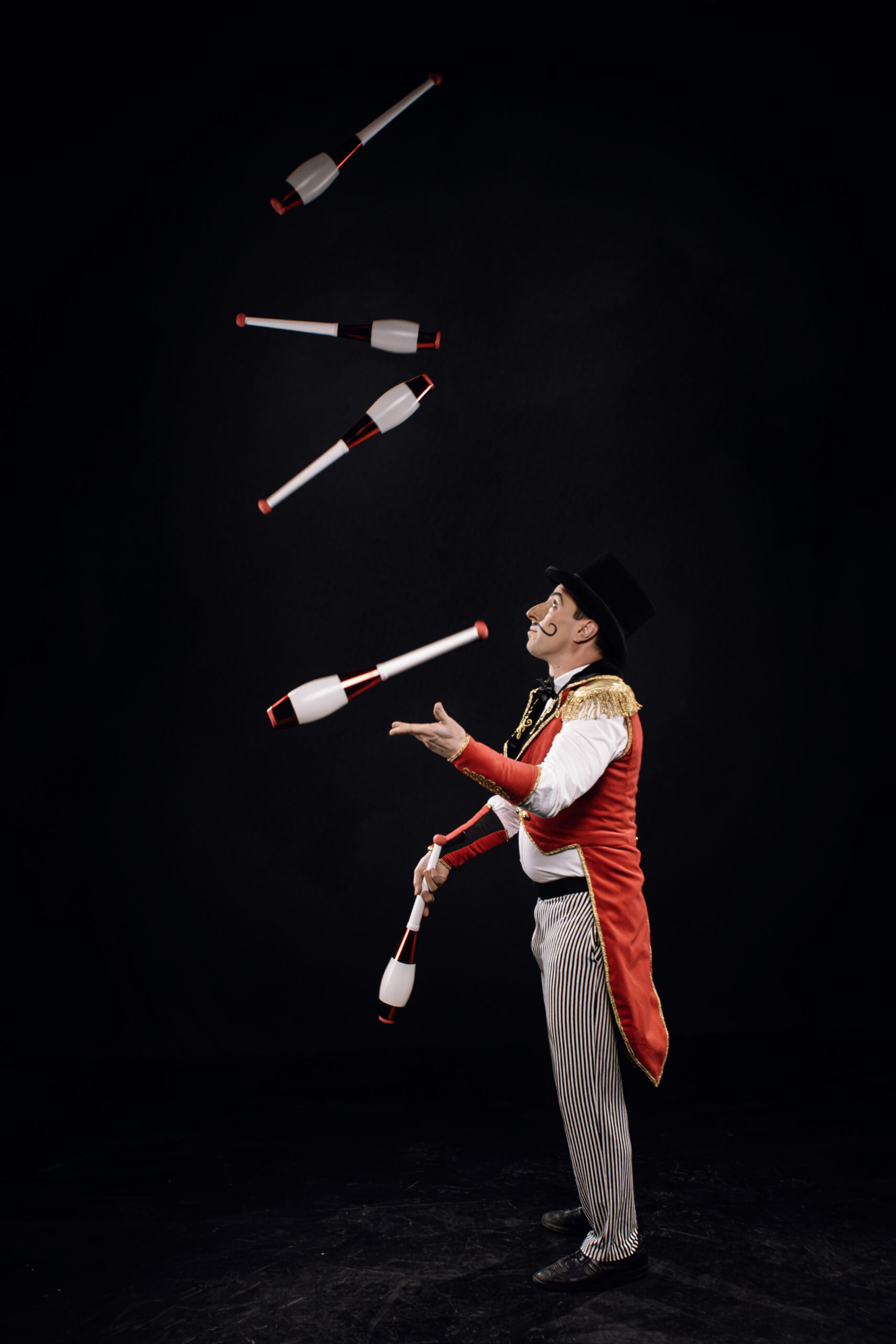 cirkuszi zsonglőr show